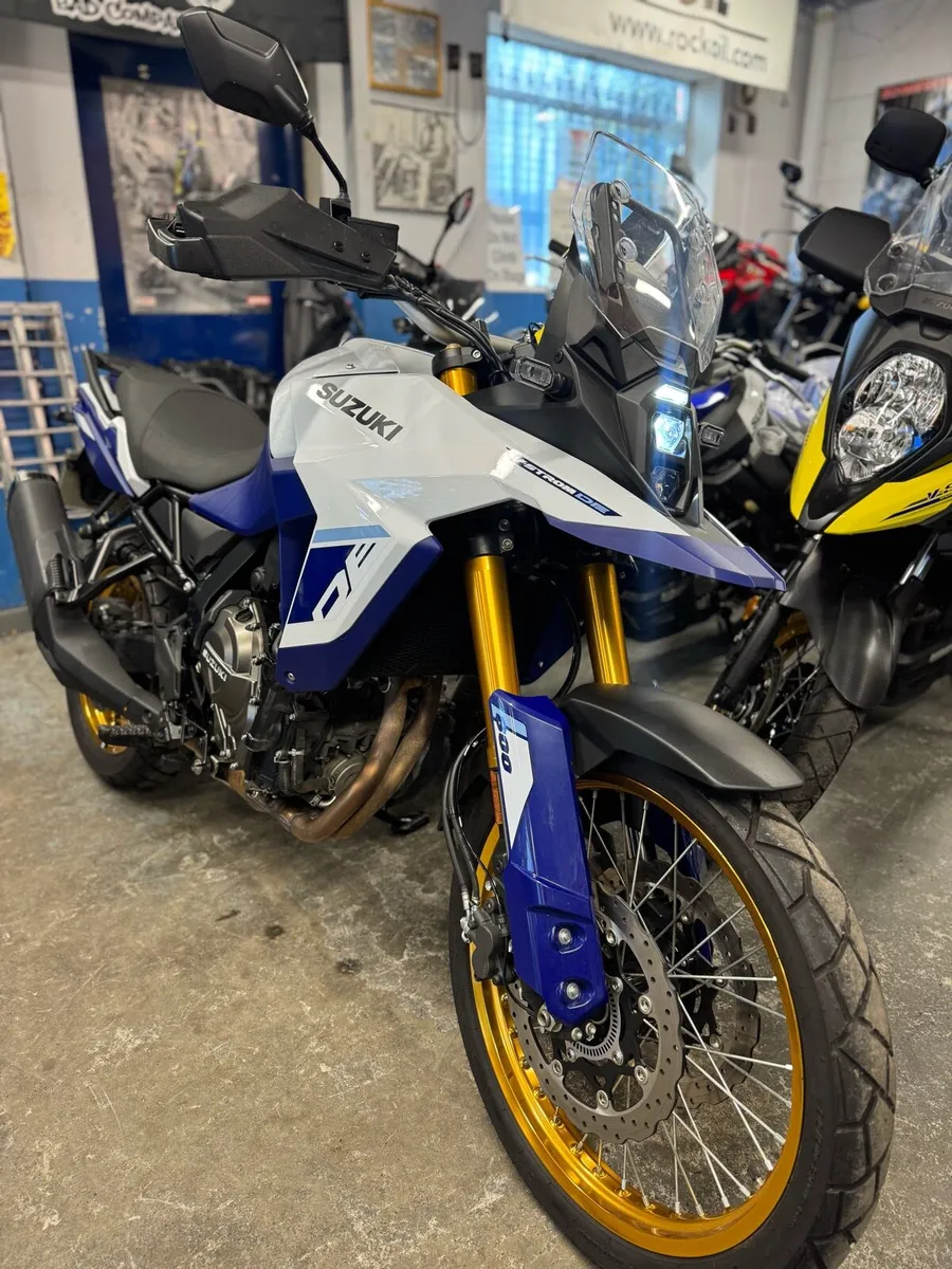 251 Suzuki DL 800 DE as new condition!! - Image 2
