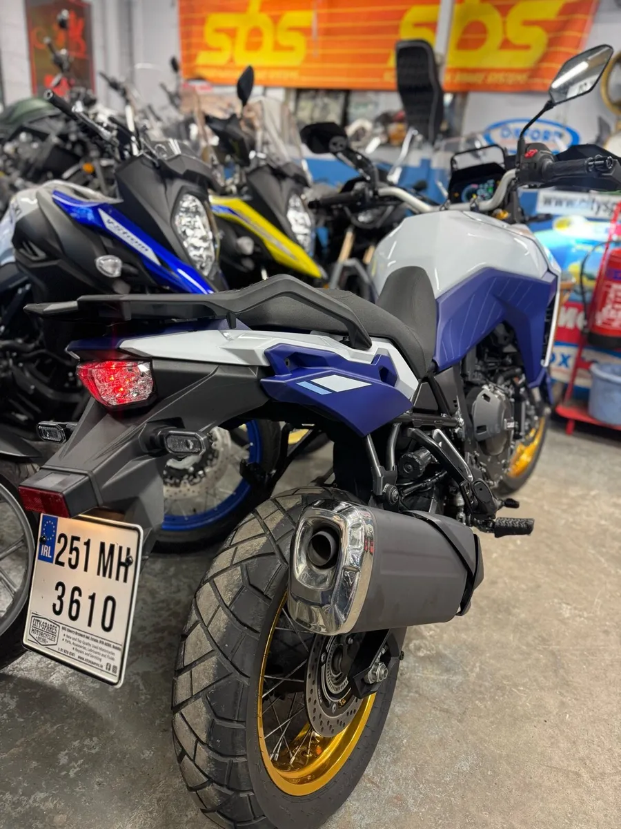 251 Suzuki DL 800 DE as new condition!! - Image 3