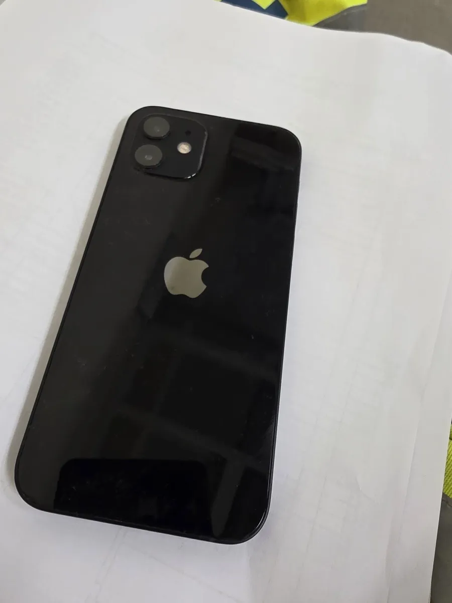 iPhone 12 - Image 2