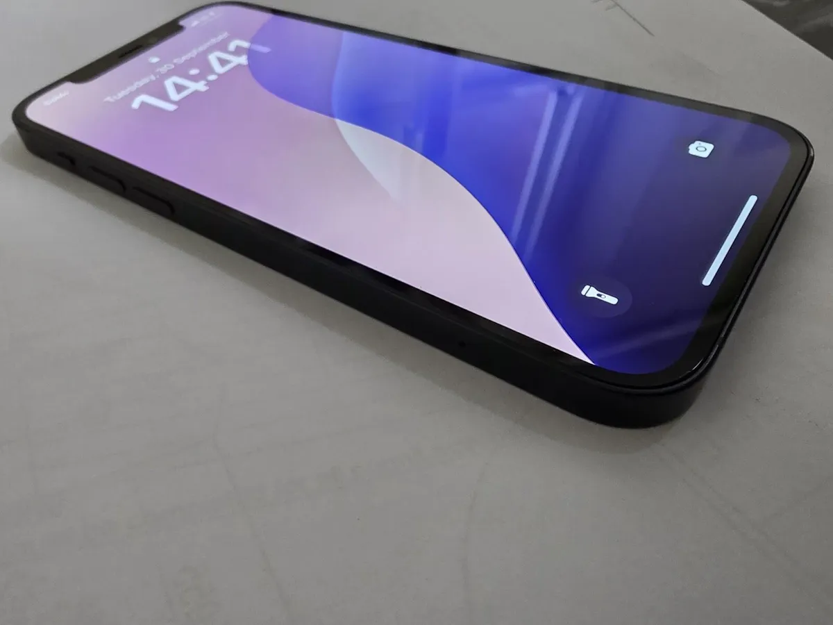 iPhone 12 - Image 3