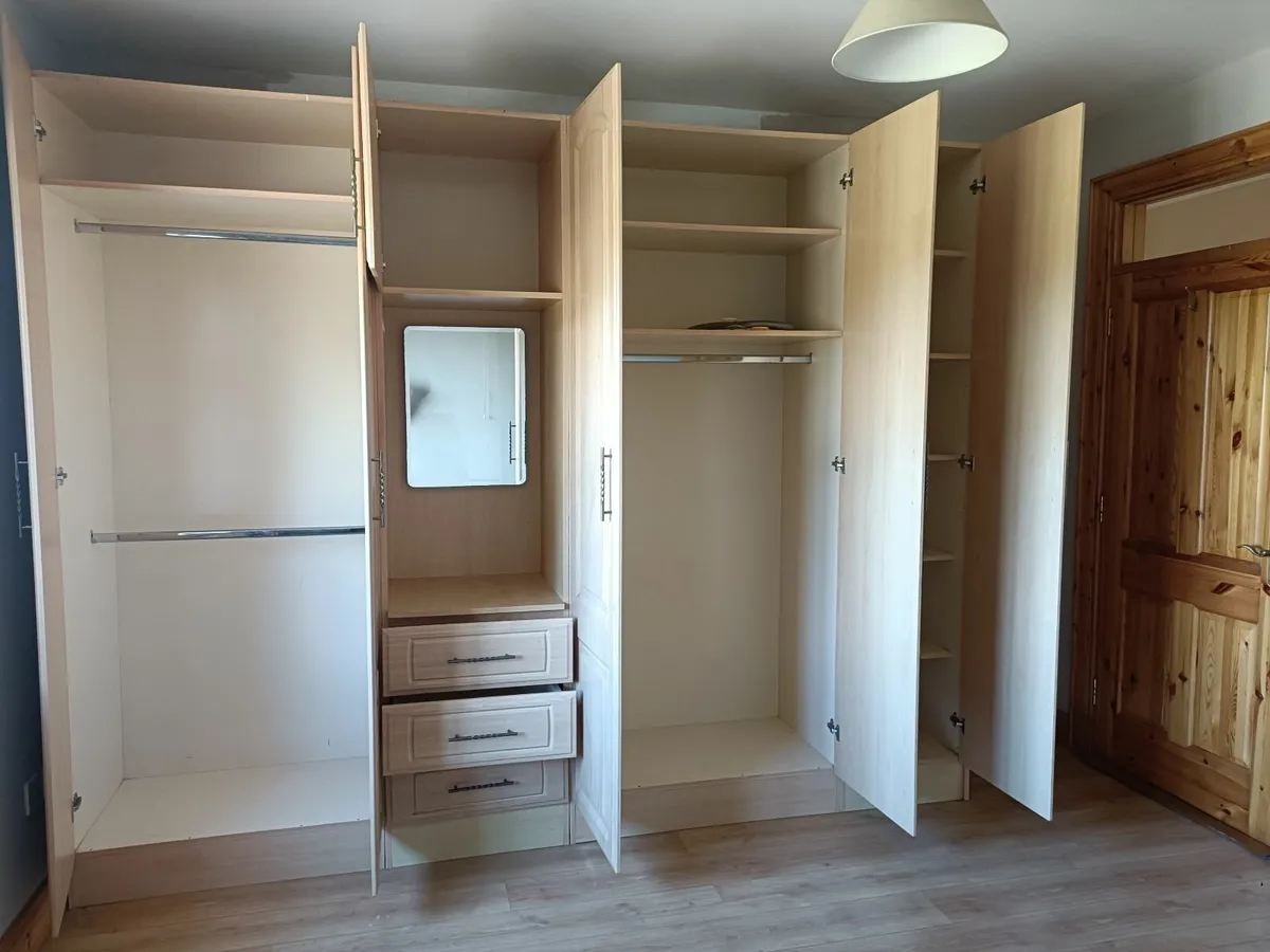 wardrobe - Image 2