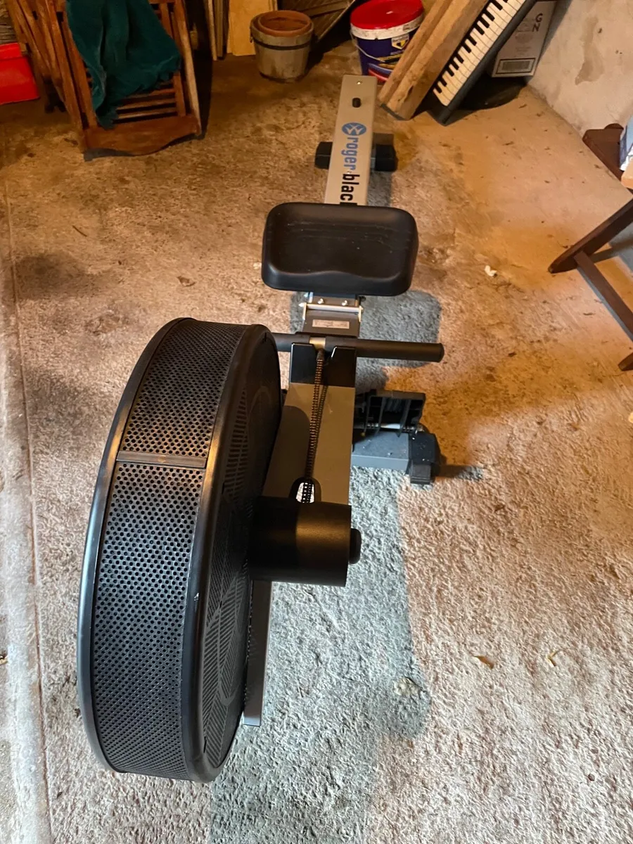 Exercise rowing machine - Image 1
