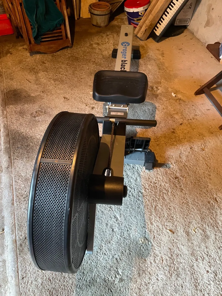 Exercise rowing machine - Image 2