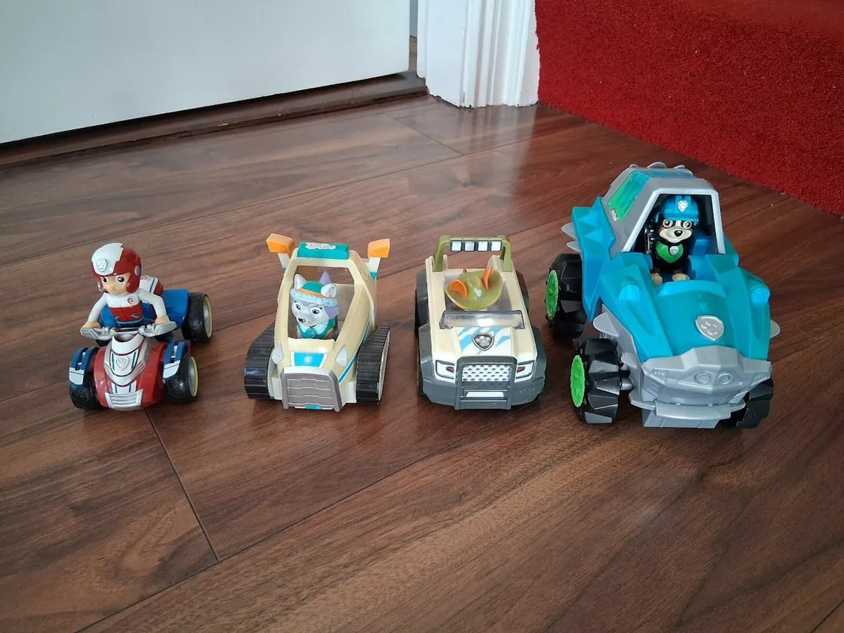 Paw Patrol lookout tower & 10 characters/vehicles. - Image 2