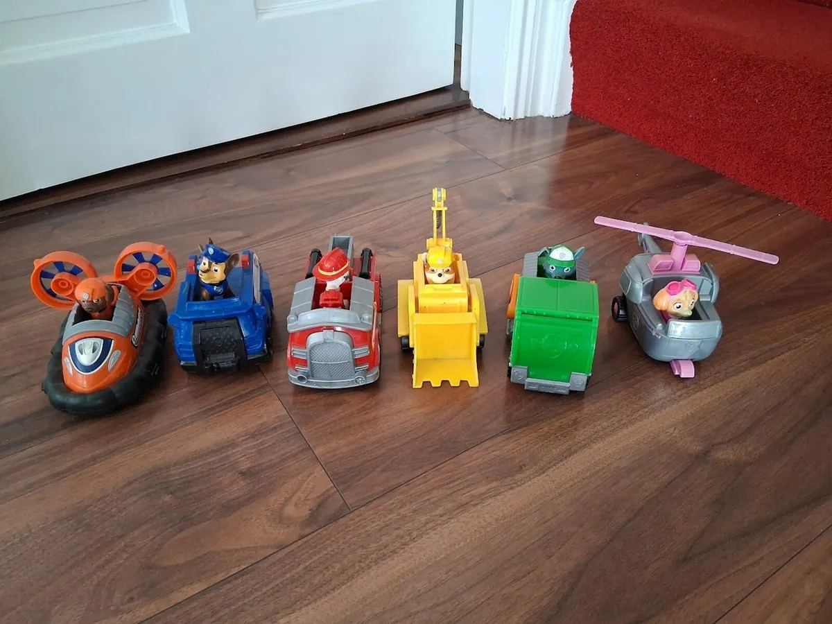 Paw Patrol lookout tower & 10 characters/vehicles. - Image 3