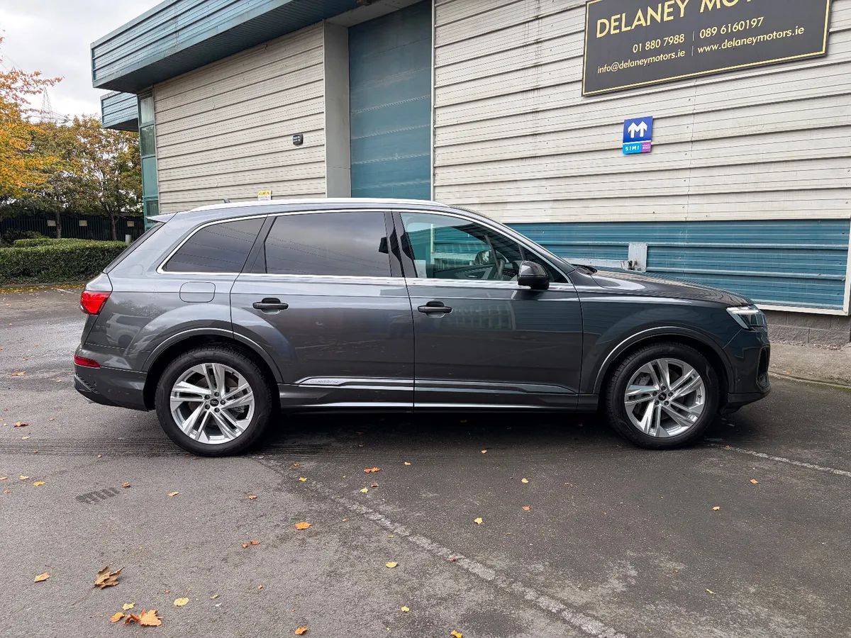 251 Audi Q7 N1 2 Seat Commercial - Image 4