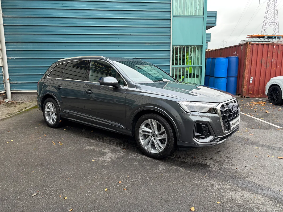 251 Audi Q7 N1 2 Seat Commercial - Image 3