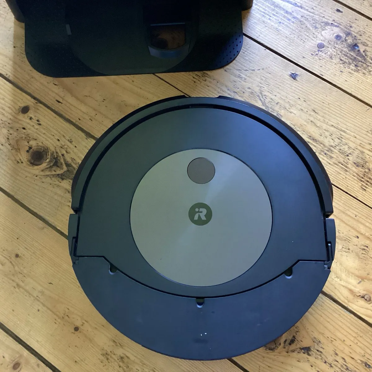 Robot  hoover and floor washer - Image 2