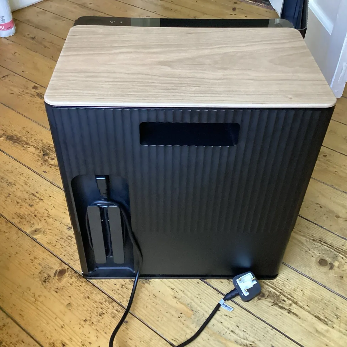 Robot  hoover and floor washer - Image 3