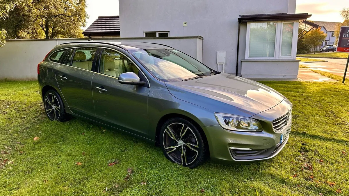 Volvo V60 Diesel - Image 2
