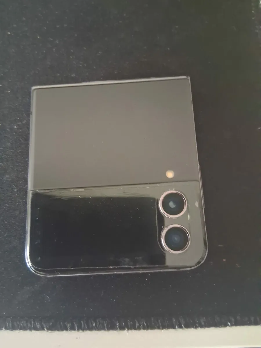 Samsung Flip 4 - Image 3