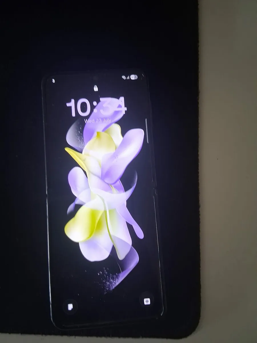 Samsung Flip 4 - Image 4