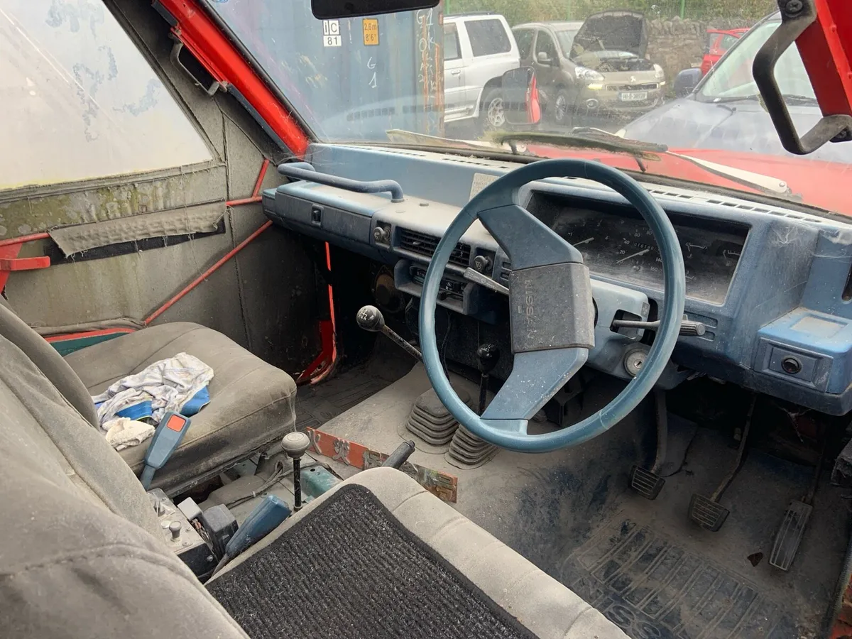 Nissan patrol 4.0 petrol 16 k kms 1981 - Image 1