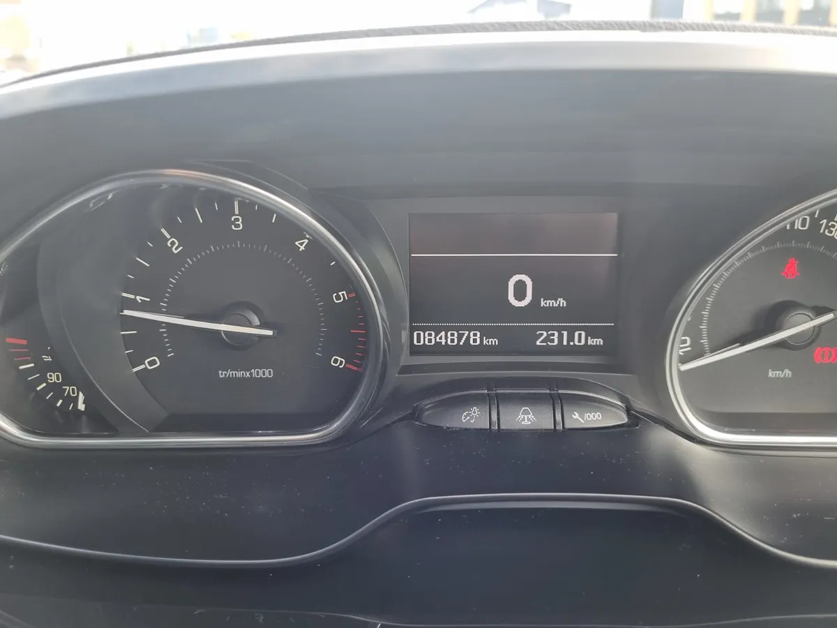 2019 Peugeot 2008 Allure 1.5 diesel - Image 3
