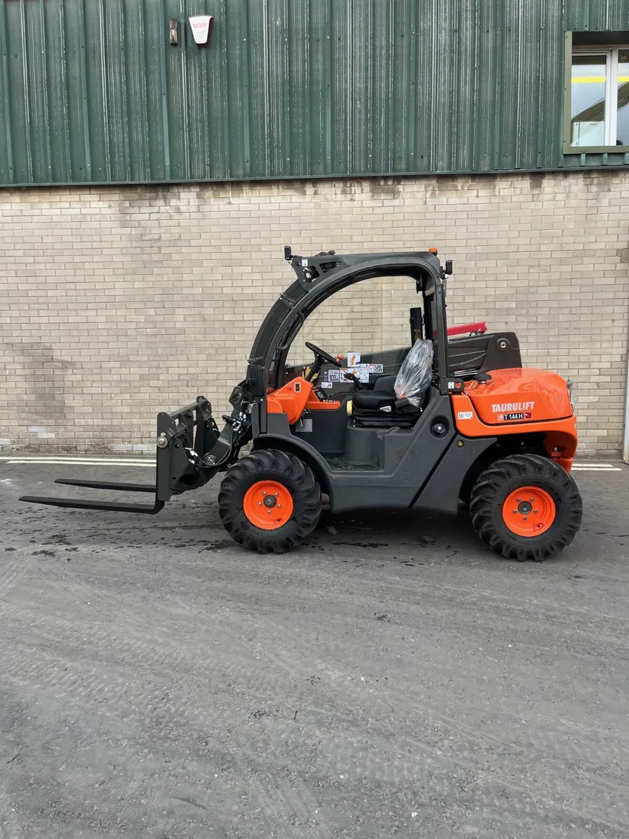 New AUSA T144H Compact Telehandlers - Image 2