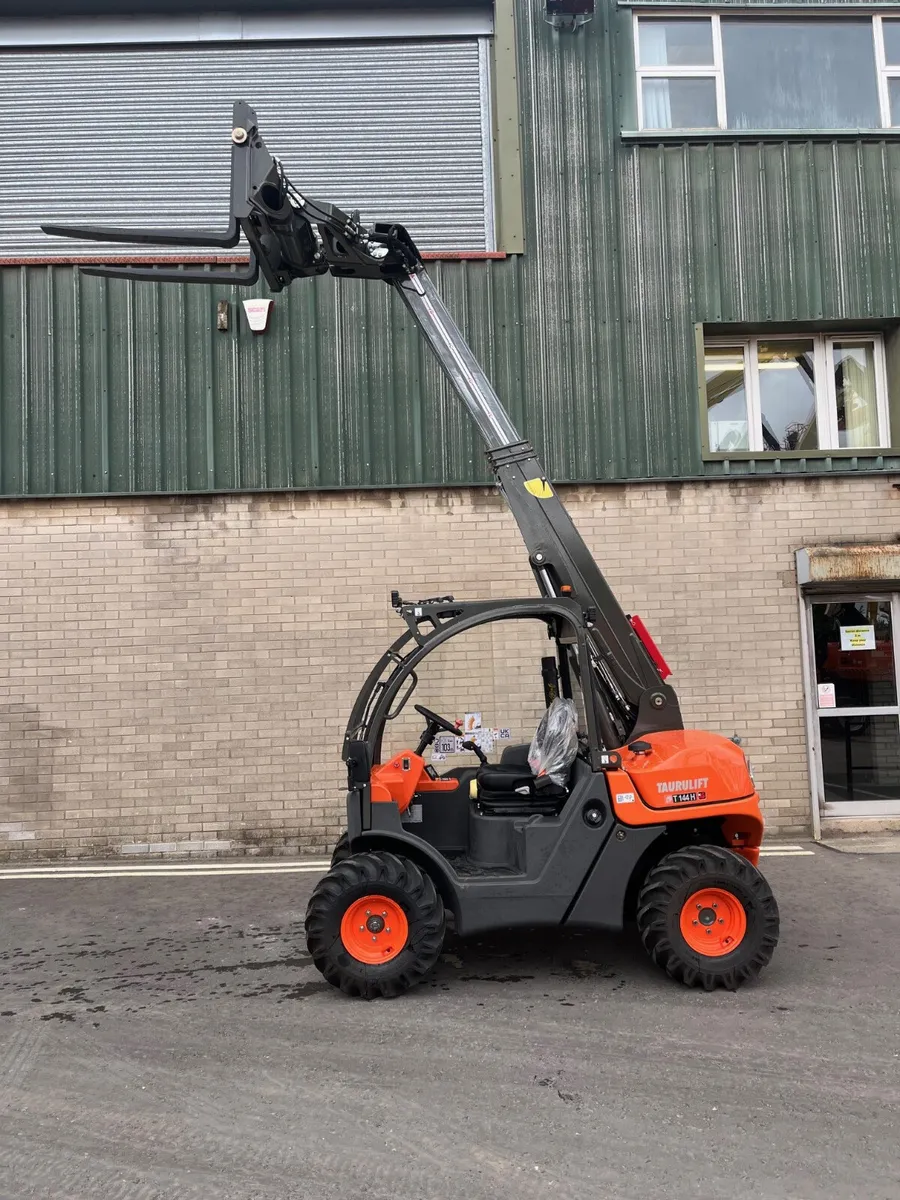 New AUSA T144H Compact Telehandlers - Image 4