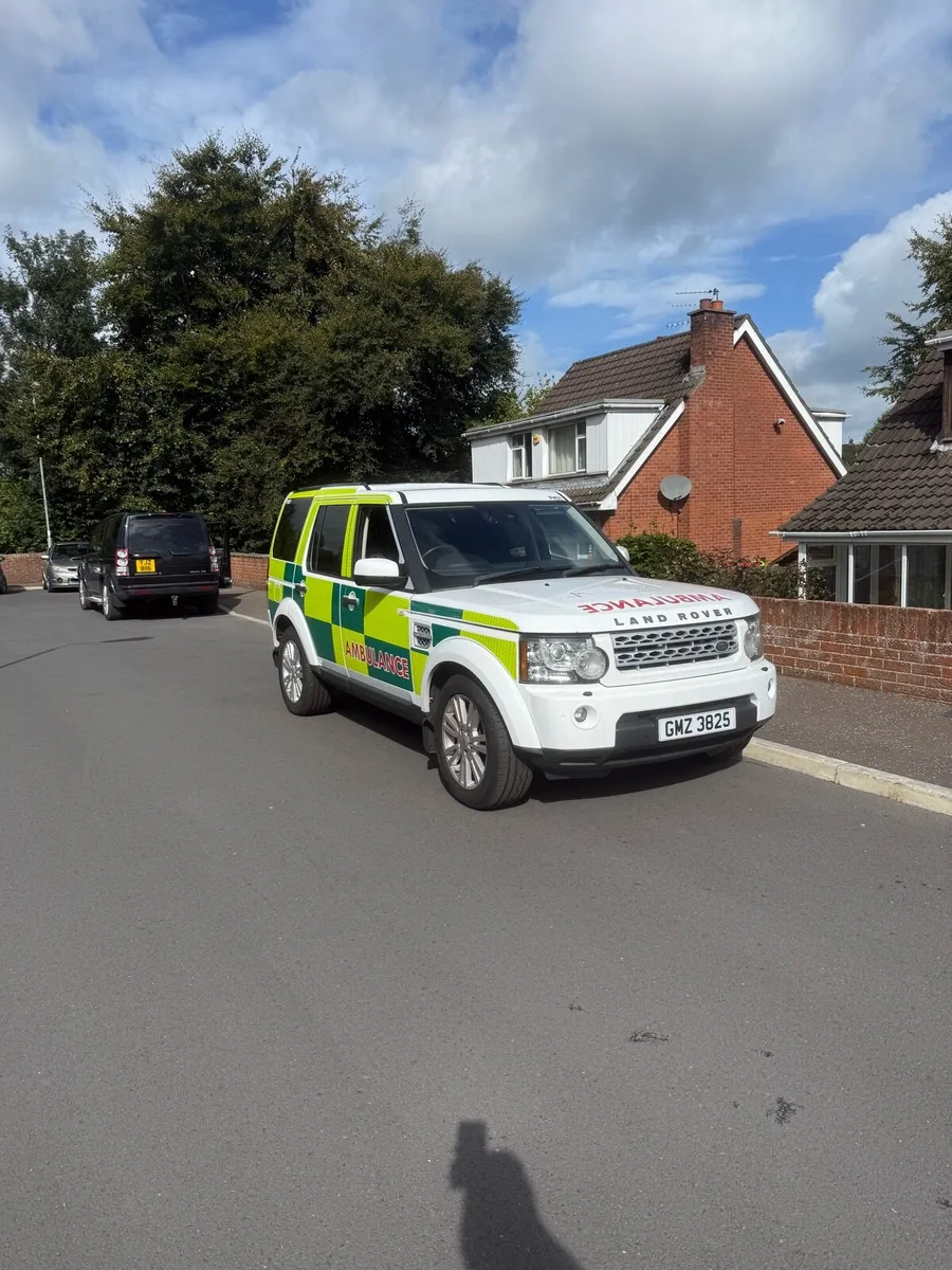 Land Rover Discovery 4 - Image 1