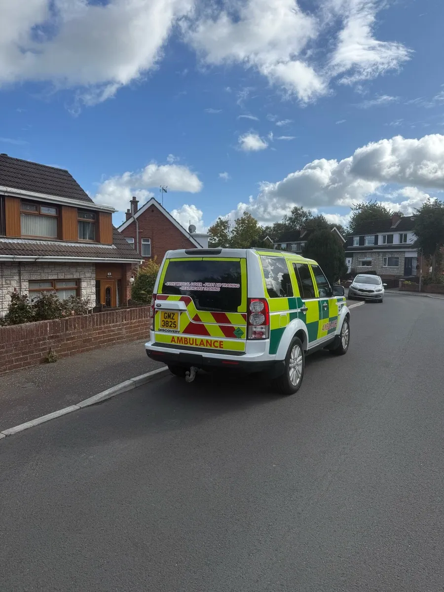Land Rover Discovery 4 - Image 2