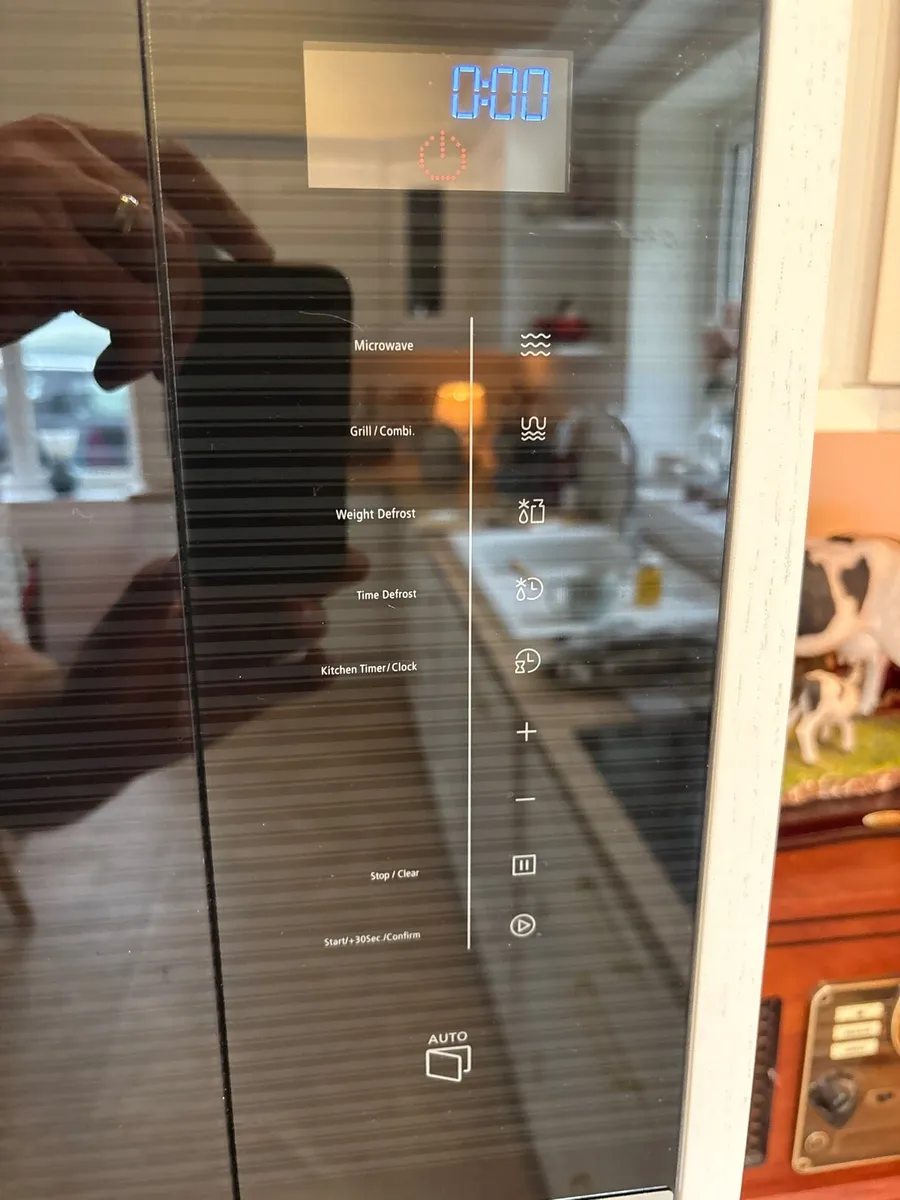 Nearly New Oven and Microwave - Image 4