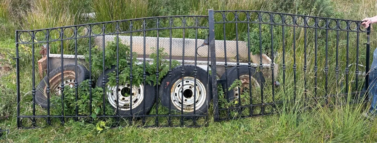 Gates - Image 1