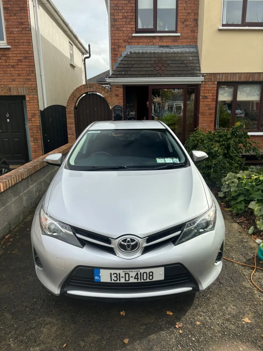 Toyota Auris 2013 - Image 2