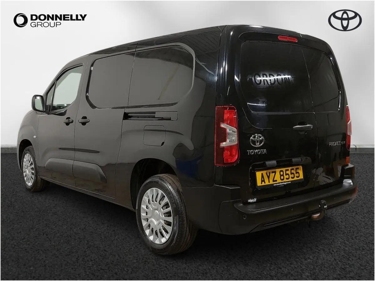 Toyota Proace City L2 Diesel Icon - Image 2