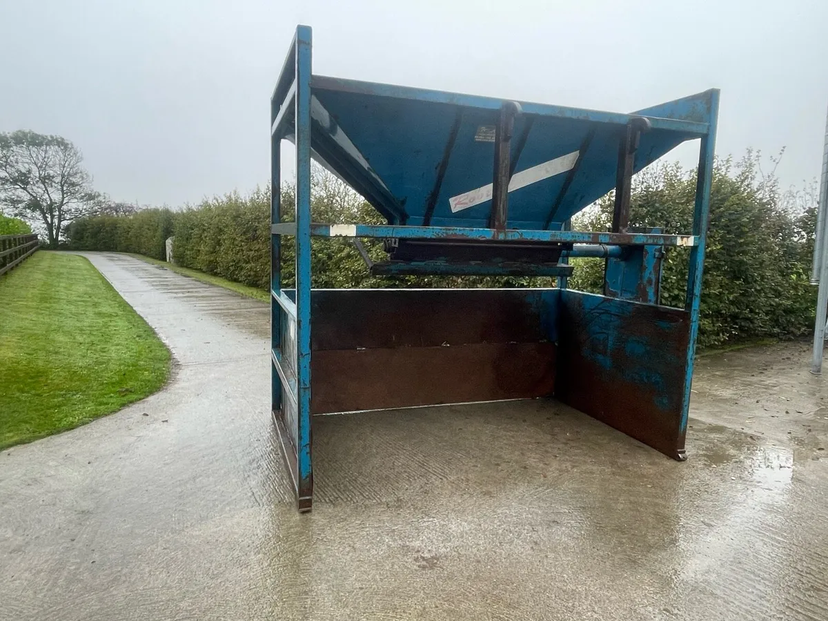 Free standing beet chopper - Image 1