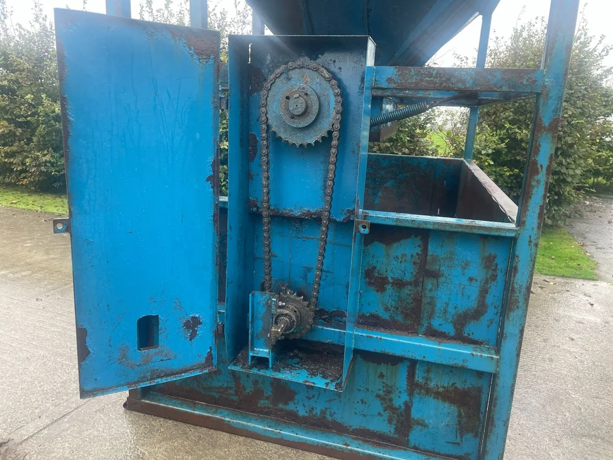 Free standing beet chopper - Image 3