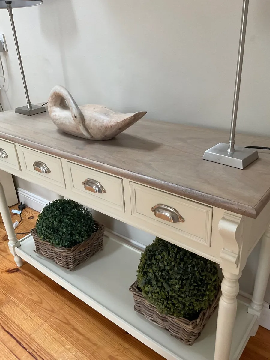 Hall console table in a french chic style - Image 2