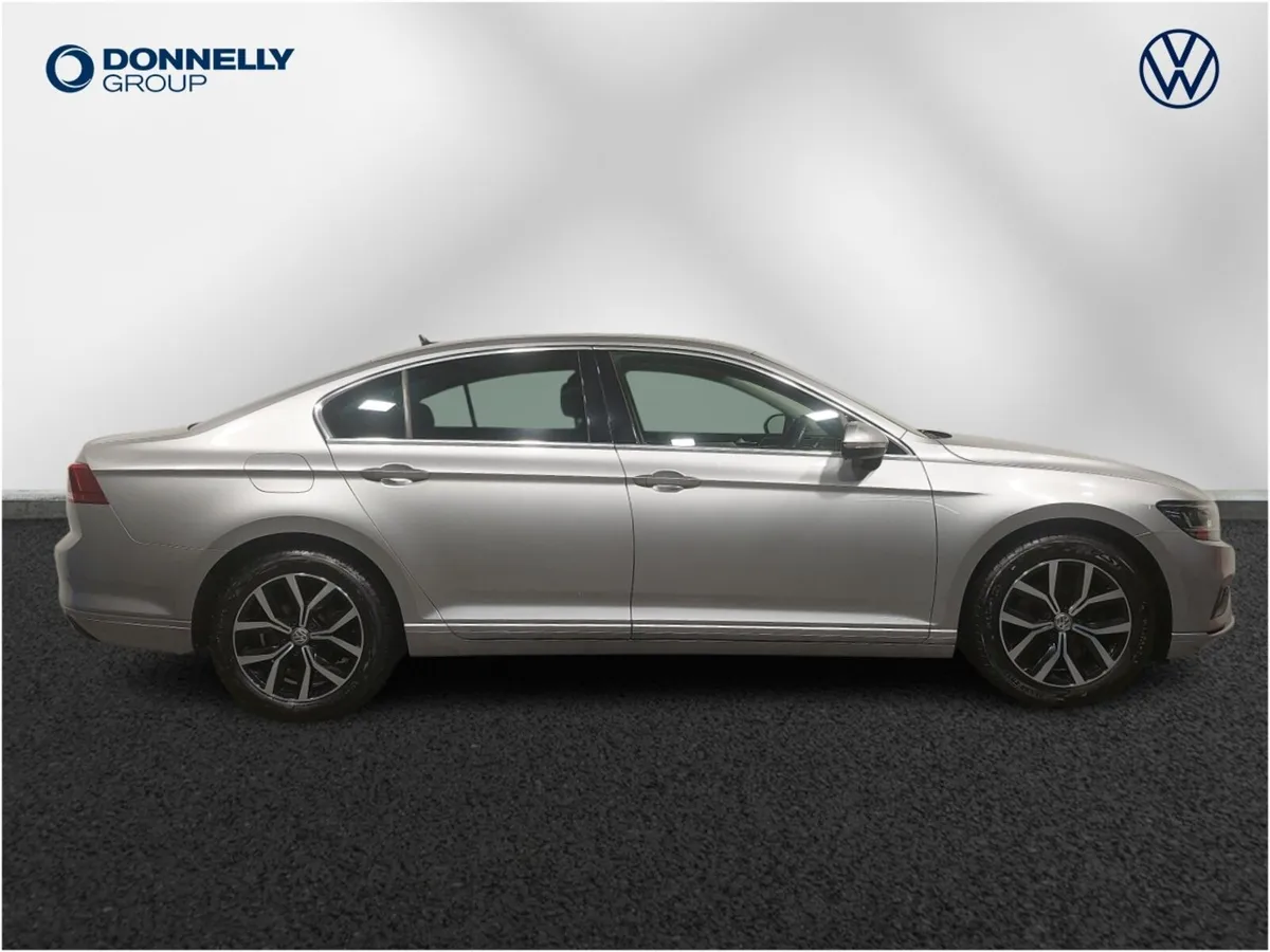 Volkswagen Passat Diesel Saloon SEL - Image 4