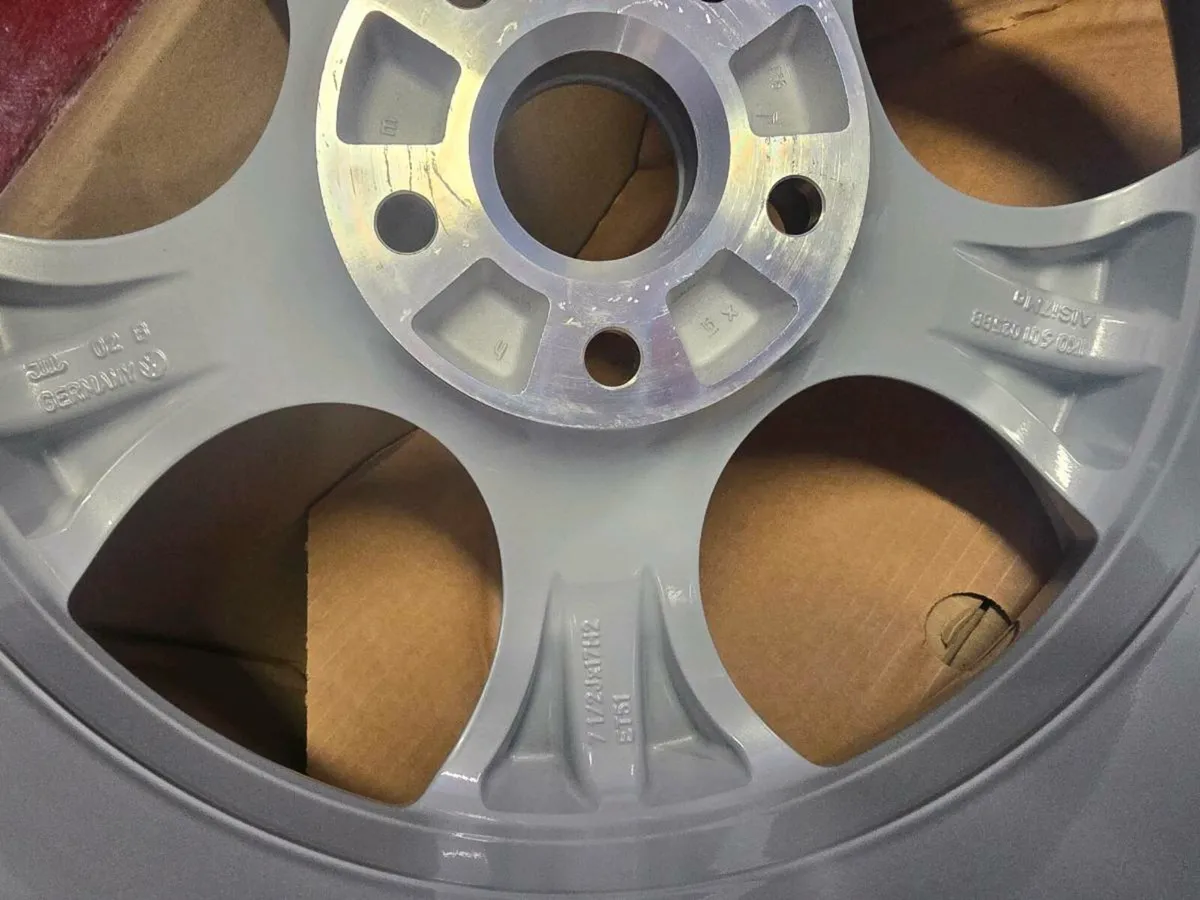 Vw Golf Gti alloy wheel new - Image 4