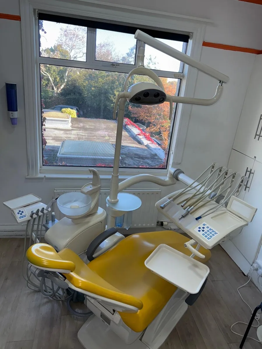 Dental chair - Image 1