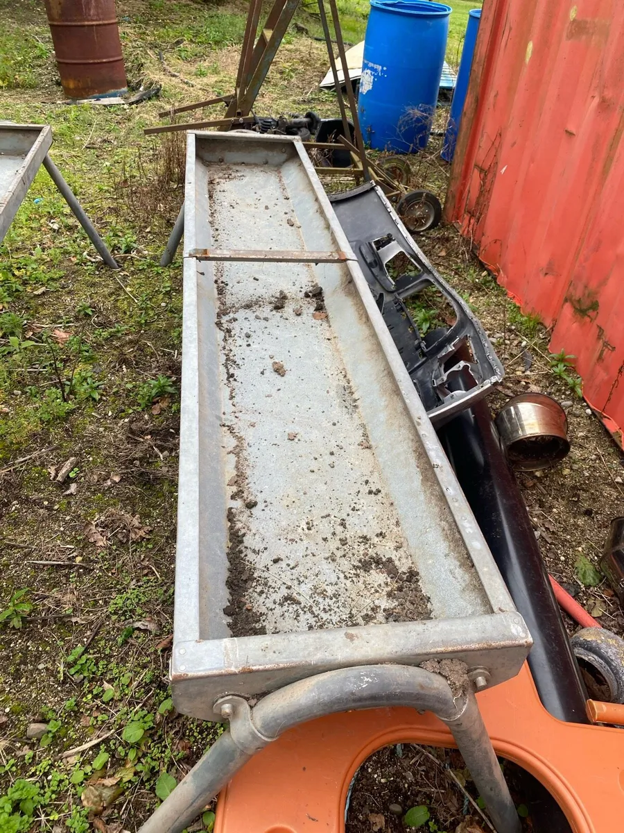 Round feeder and 2 meal troughs - Image 3