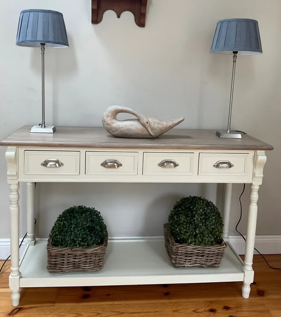 Hall console table in a french chic style - Image 3