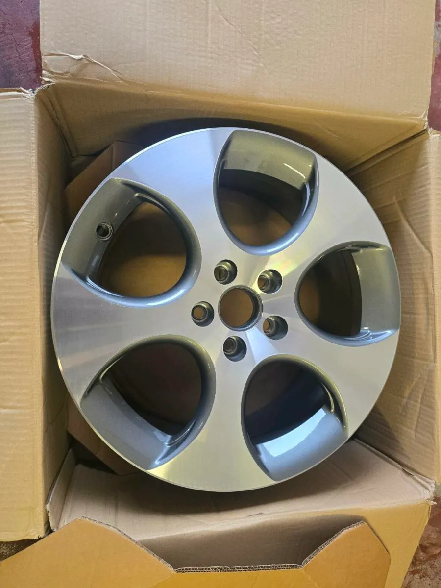 Vw Golf Gti alloy wheel new - Image 1