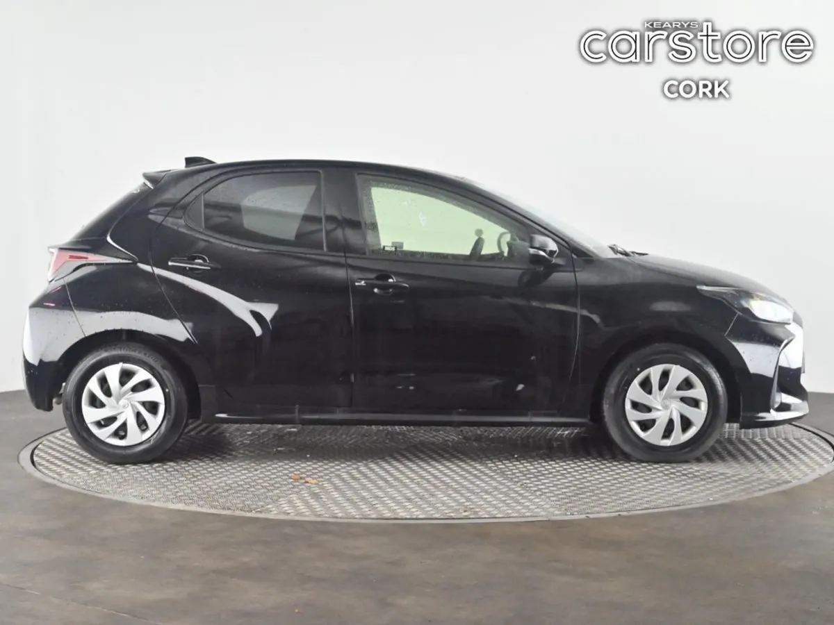 Toyota Yaris 1.5 5Dr Auto - Image 3