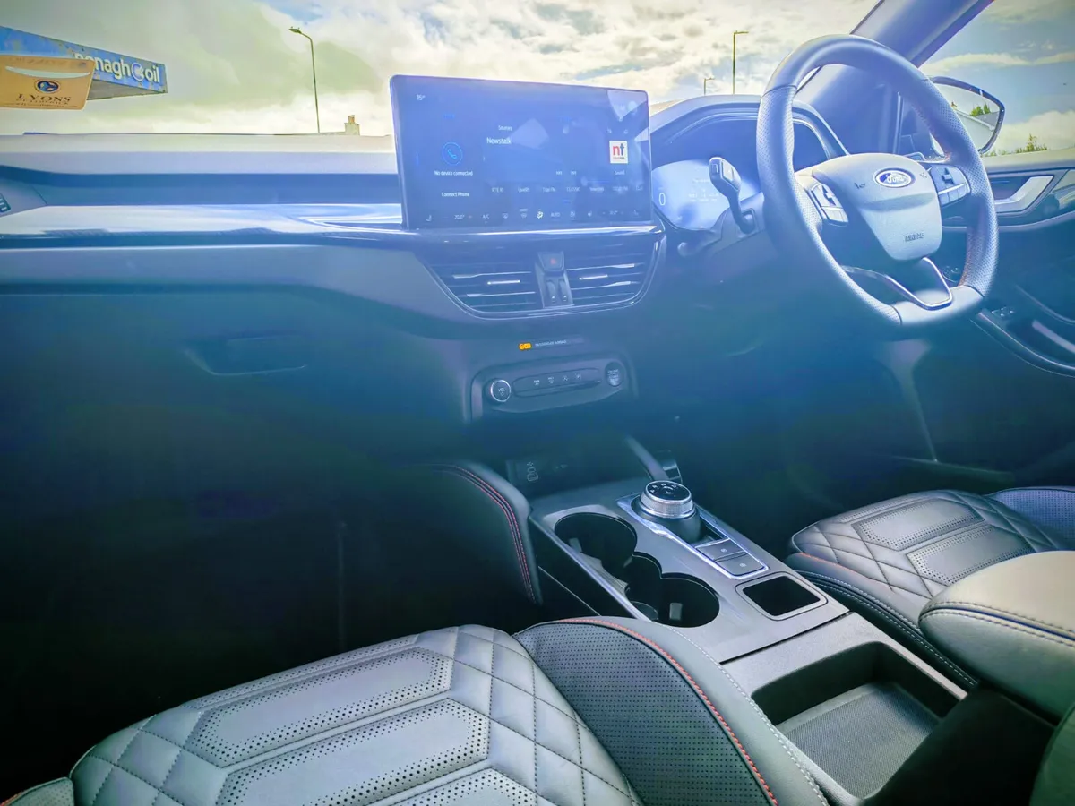Ford Focus ST-LINE X **Minimum Trade-In Allowance* - Image 4