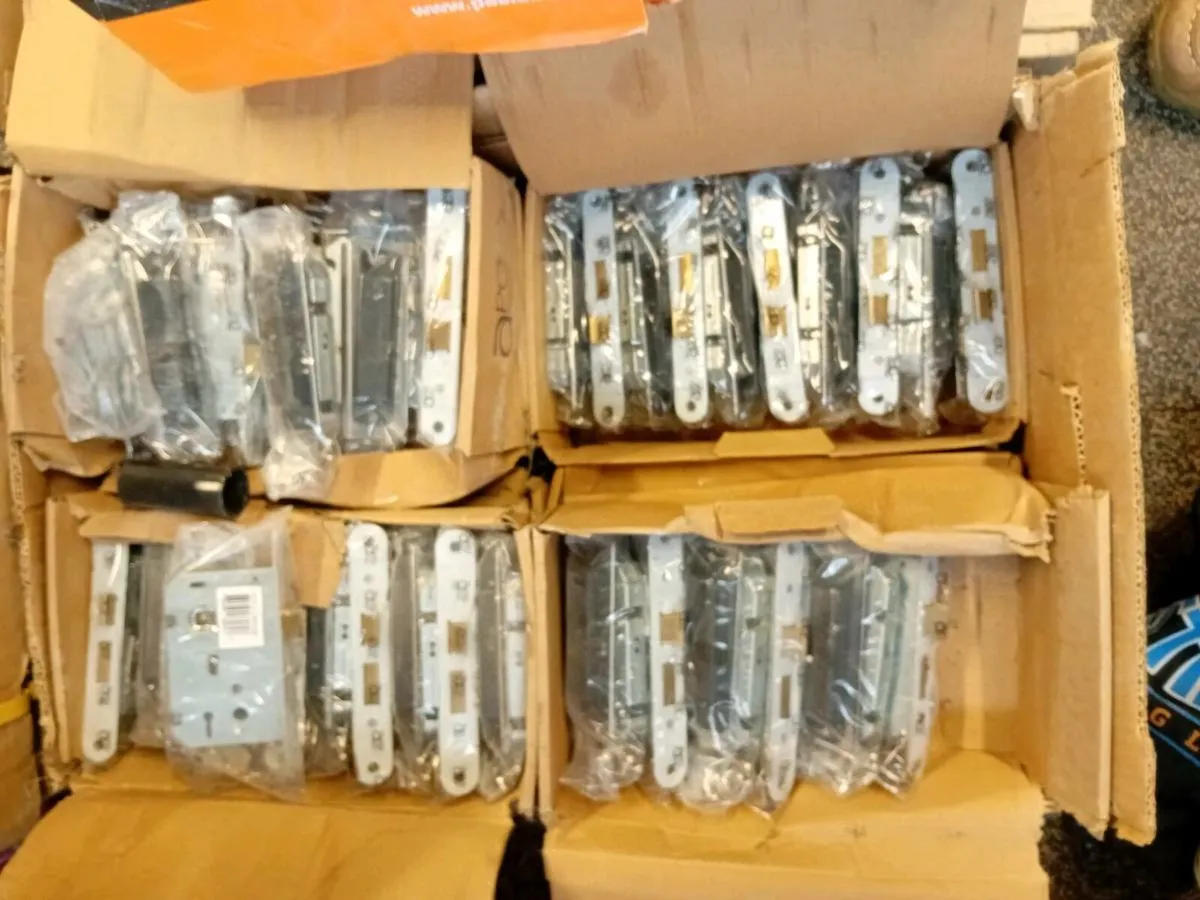 door lock mechanisms with keys about 60 there - Image 2