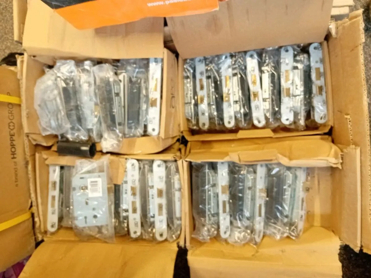 door lock mechanisms with keys about 60 there - Image 3