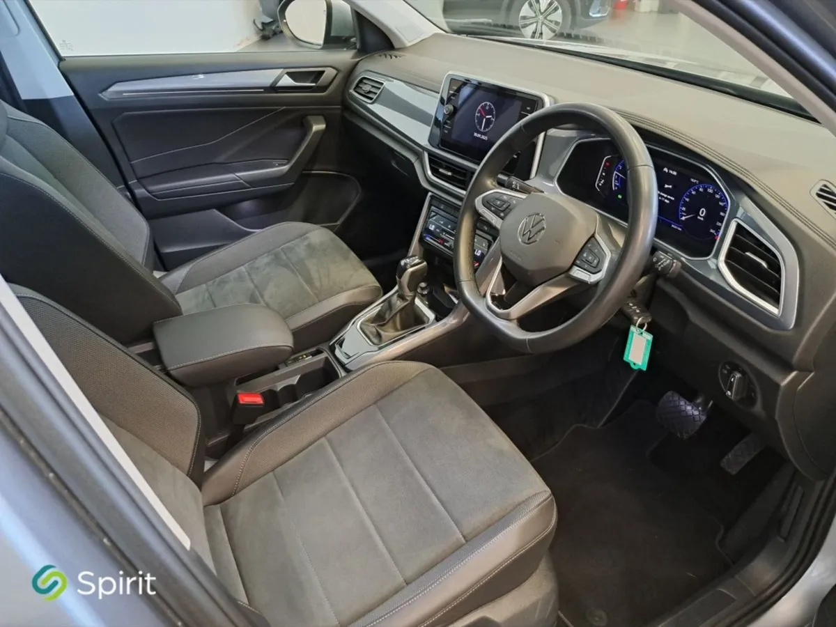 Volkswagen T-Roc Automatic 1.5 TSI Style  call Jo - Image 4