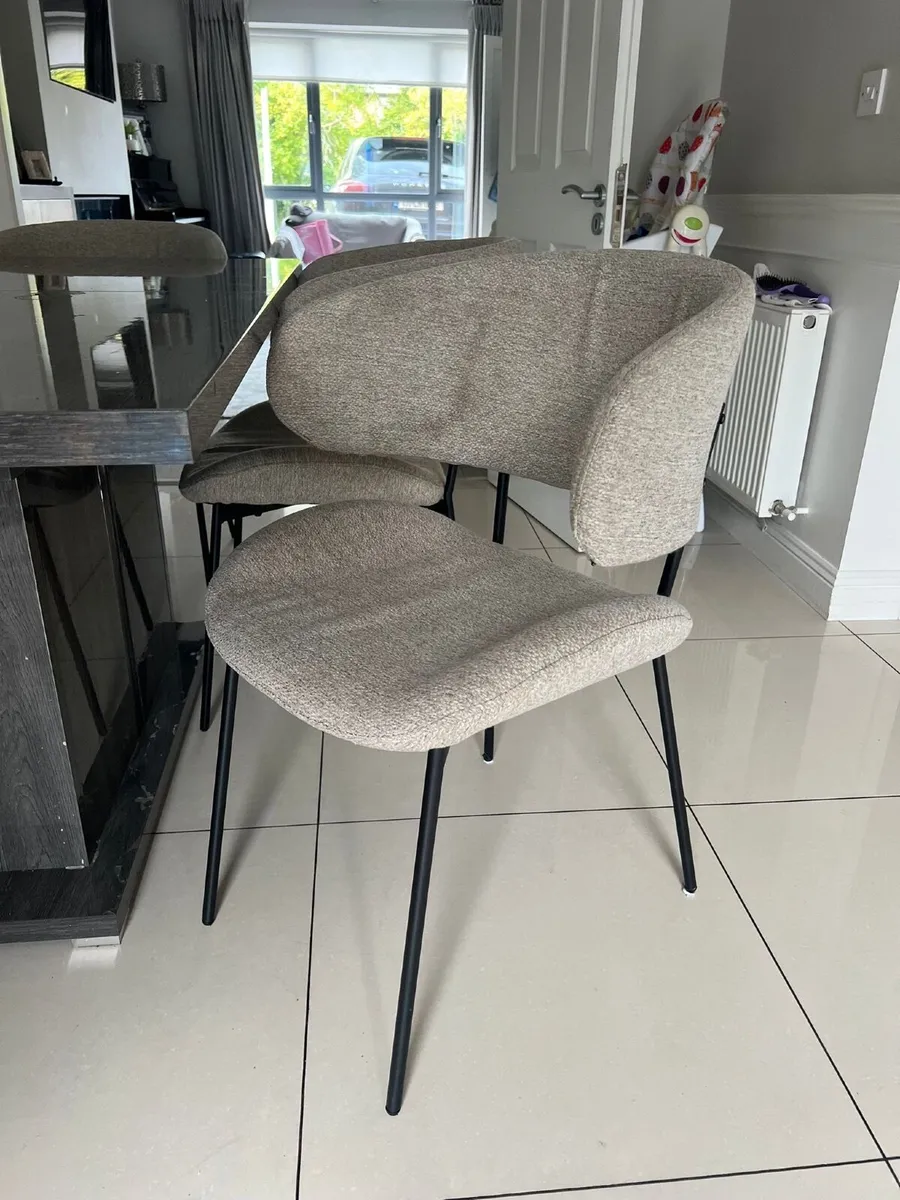 Dining table and chairs - Image 3