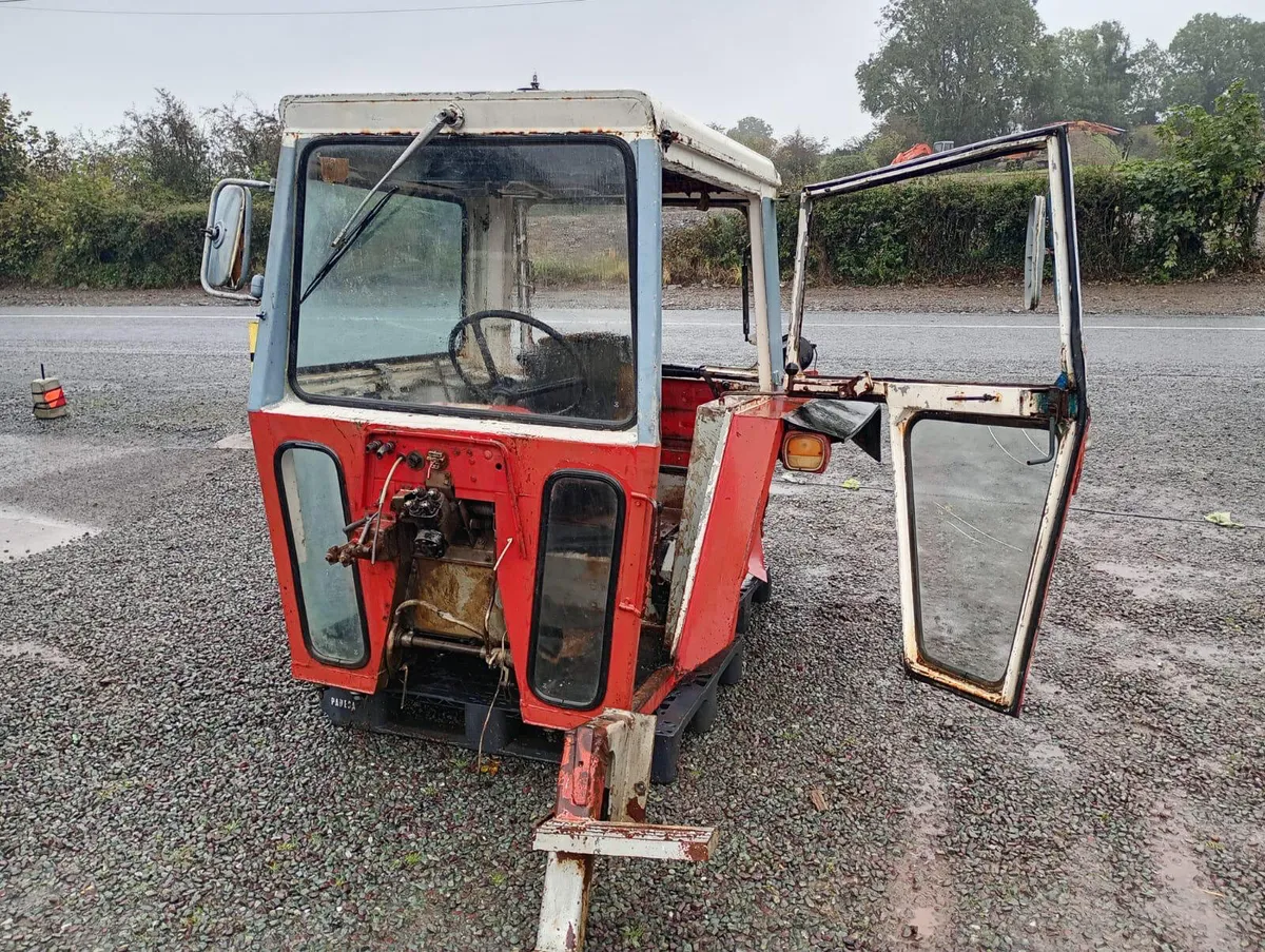 European MF 595 Cab - Image 1