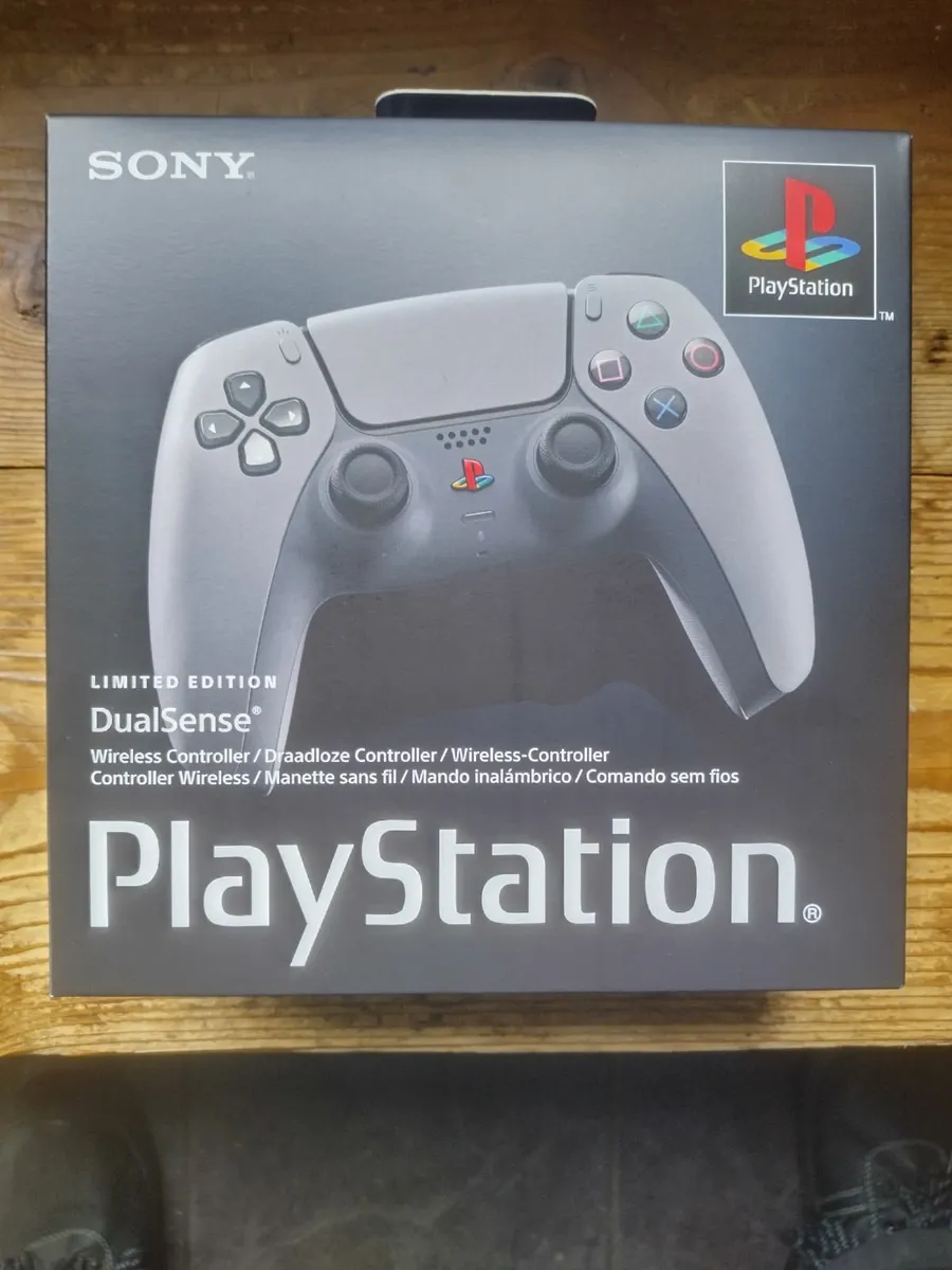 30th anniversary PS5 controller "NEW" - Image 1