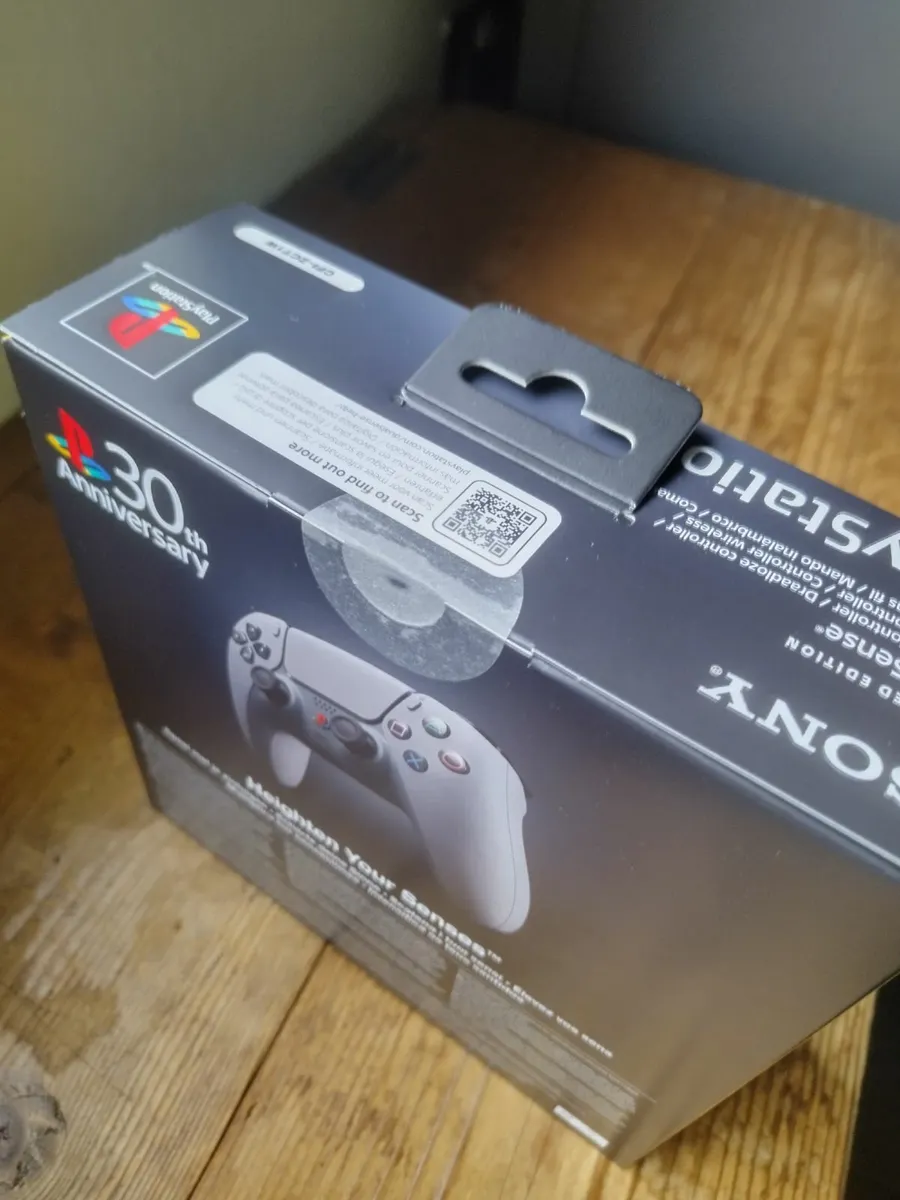 30th anniversary PS5 controller "NEW" - Image 3