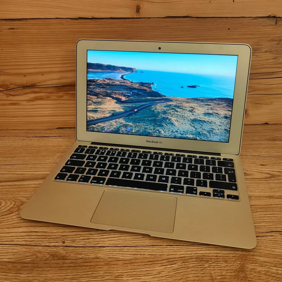 Apple MacBook Air 13” 2014  / 124 charge cycles /