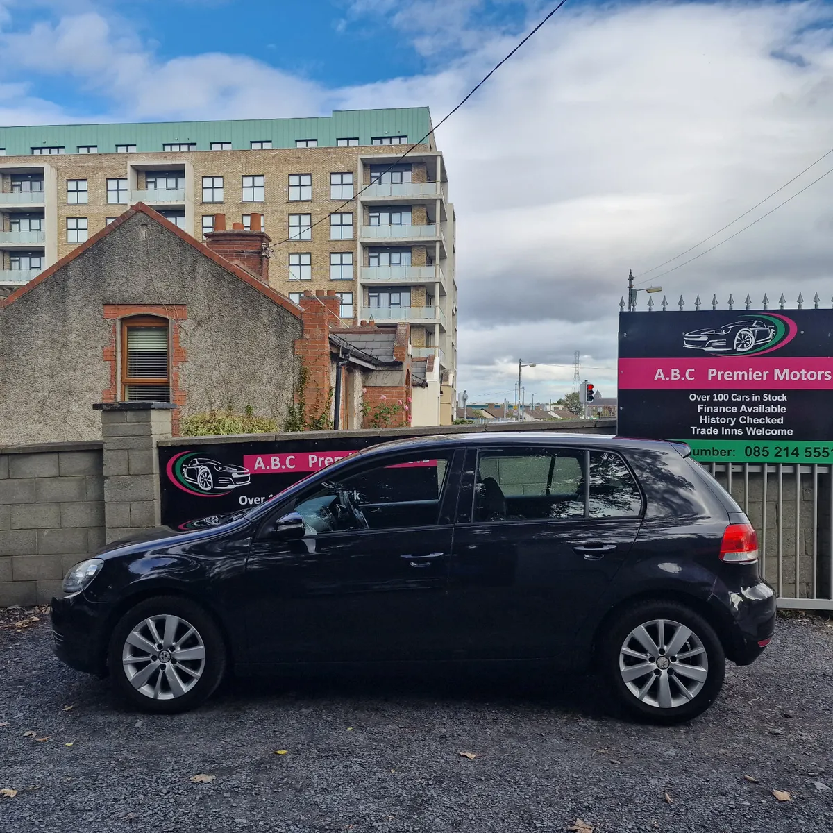 Volkswagen Golf 1.6 TDI 105BHP BLUEMOTION - Image 2