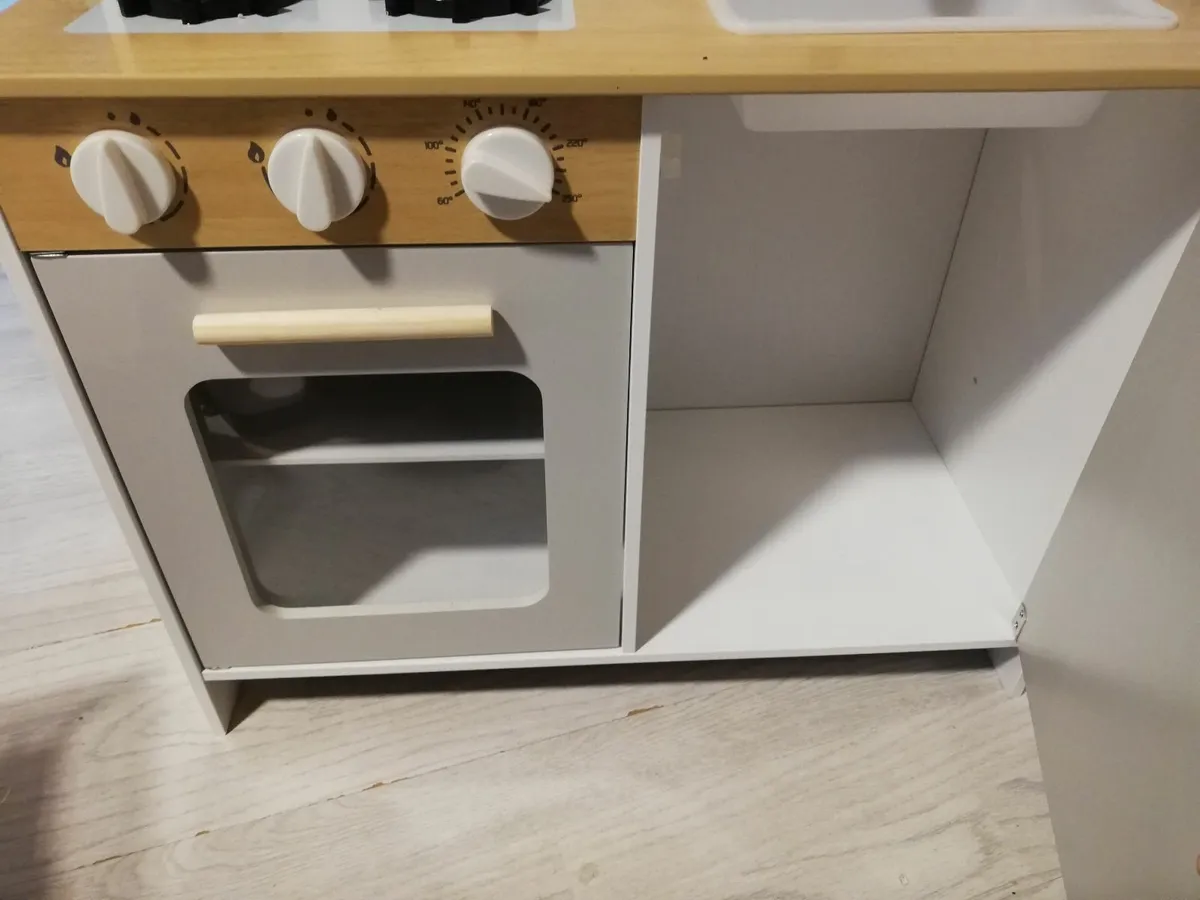 Toy kitchen - Image 1