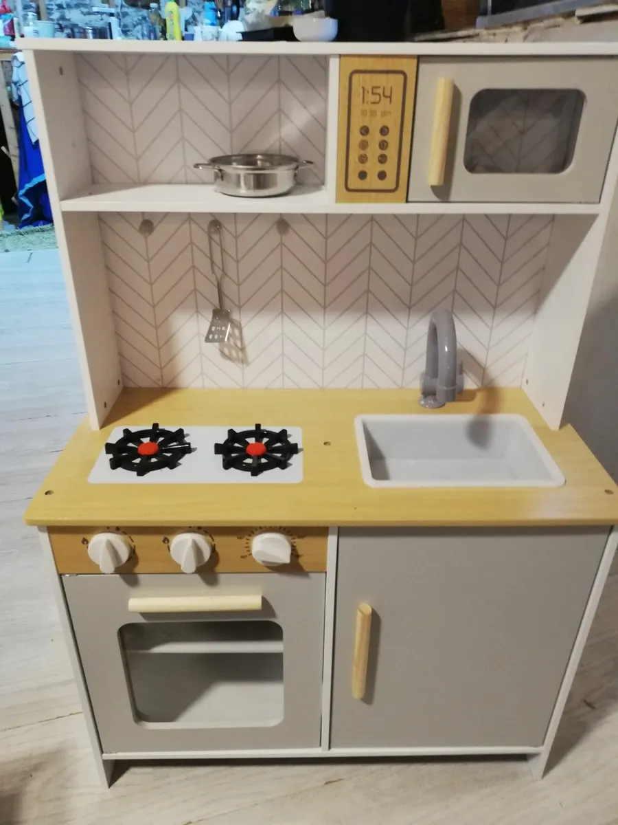 Toy kitchen - Image 2