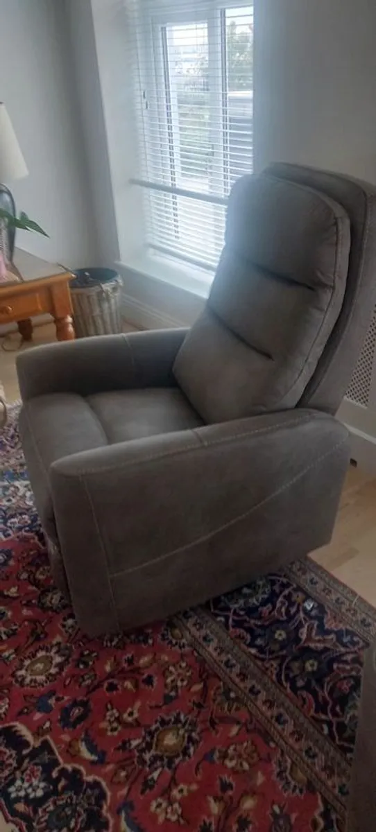 Two Myers electric reclining armchairs with rock and swivel function. - Image 2