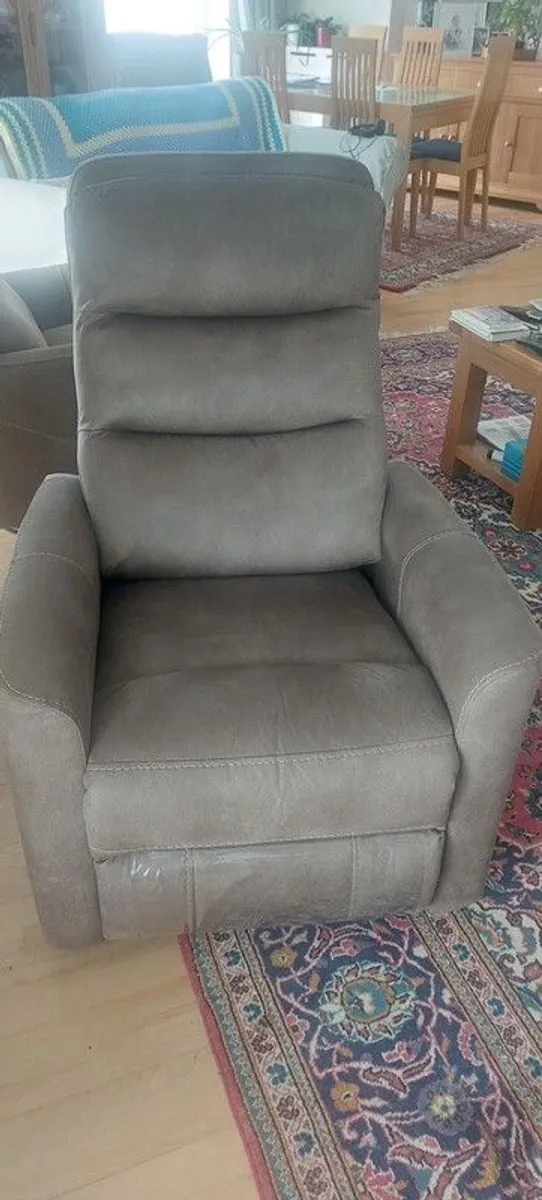 Two Myers electric reclining armchairs with rock and swivel function. - Image 4